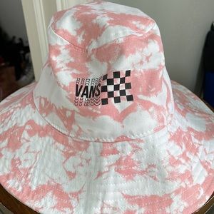 Vans womens bucket hat.